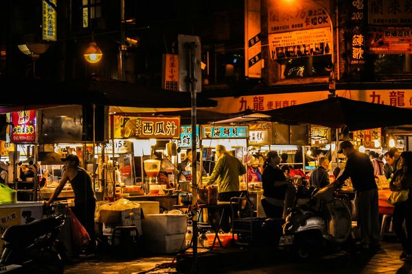 Comment choisir une croisière qui propose des visites des marchés de nuit en Taïwan?